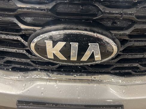 Used 2019 Kia Sorento L image 23