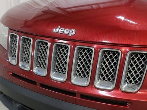 Used 2016 Jeep Compass Latitude image 31