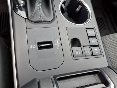 Used 2024 Toyota Highlander LE FWD image 28