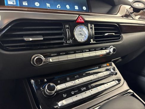 Used 2018 Genesis G90 3.3T Premium RWD image 33