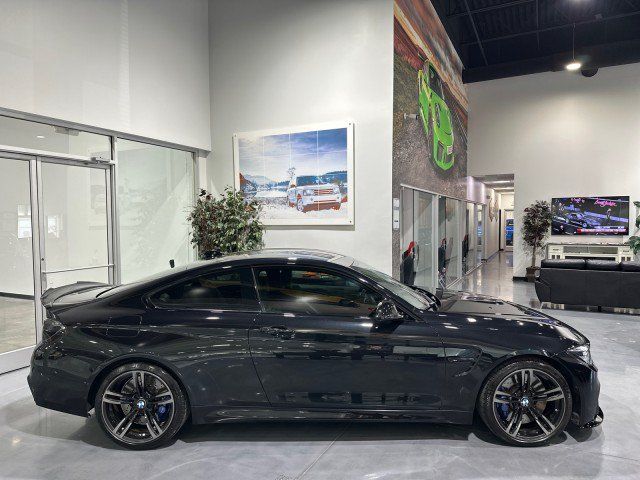 Used 2018 BMW M4 Coupe w/ Competition Package RWD image 27