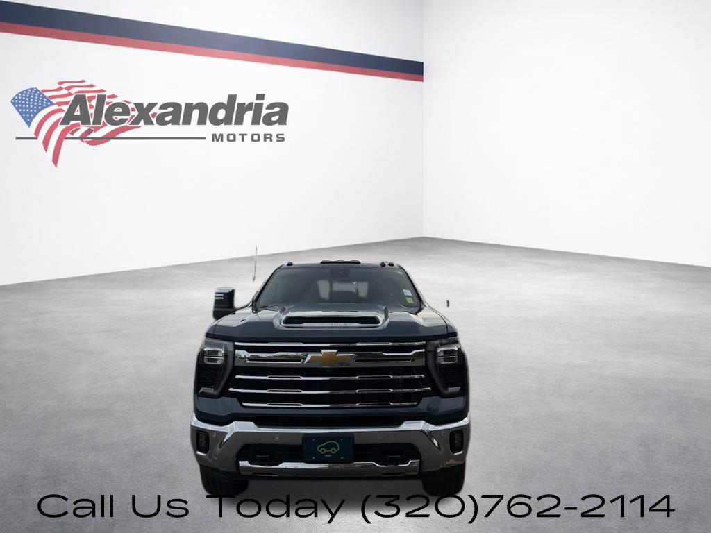 Used 2024 Chevrolet Silverado 3500 LTZ w/ LTZ Plus Package AWD/4WD image 2