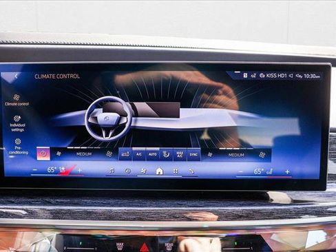 Used 2025 BMW 740i xDrive image 18