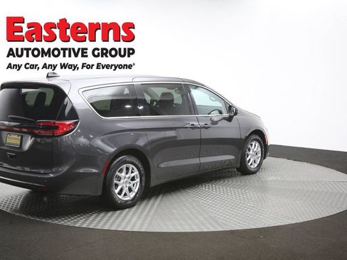 Used 2023 Chrysler Pacifica Touring-L FWD image 42