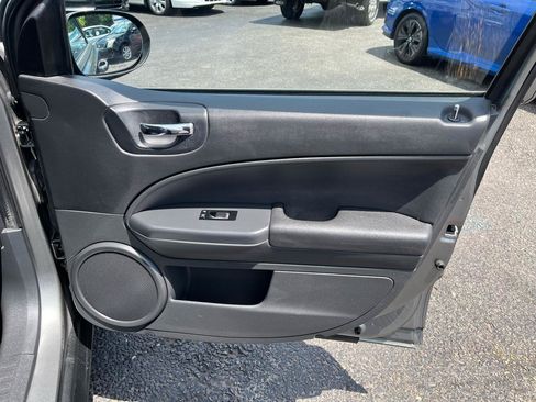 Used 2011 Dodge Caliber Mainstreet FWD image 26