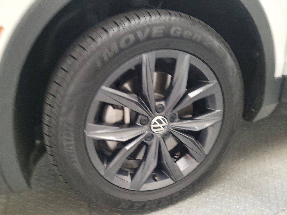 Used 2024 Volkswagen Tiguan SE FWD image 31