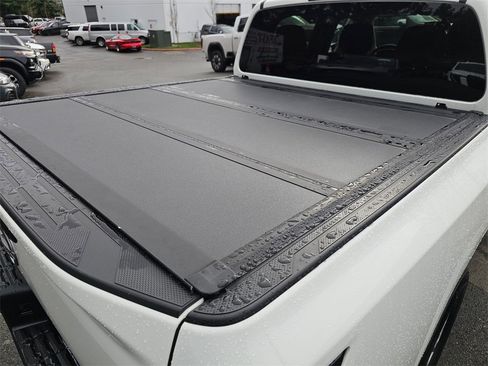 Used 2023 Nissan Frontier SV w/ Technology Package image 18