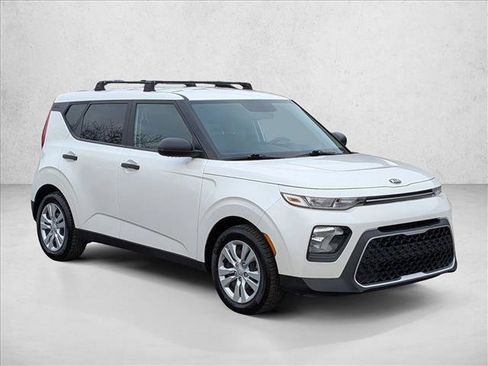 Used 2021 Kia Soul LX image 3