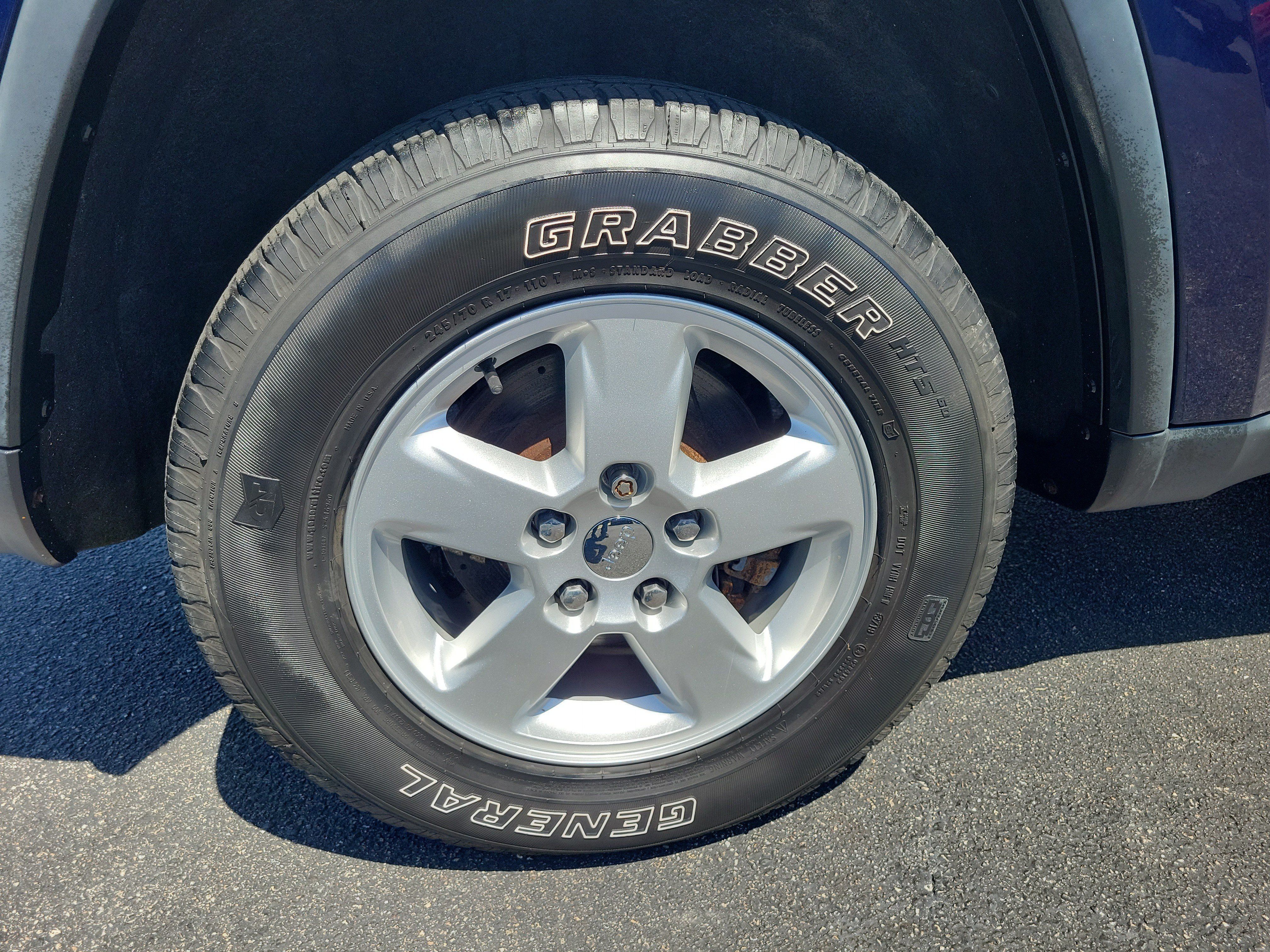 Used 2013 Jeep Grand Cherokee Laredo w/ Laredo E Group AWD/4WD image 7