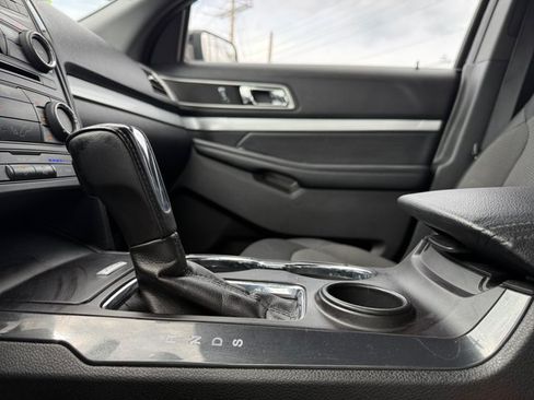 Used 2017 Ford Explorer XLT FWD image 29