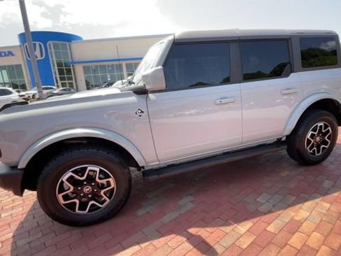 Used 2024 Ford Bronco Outer Banks AWD/4WD image 6