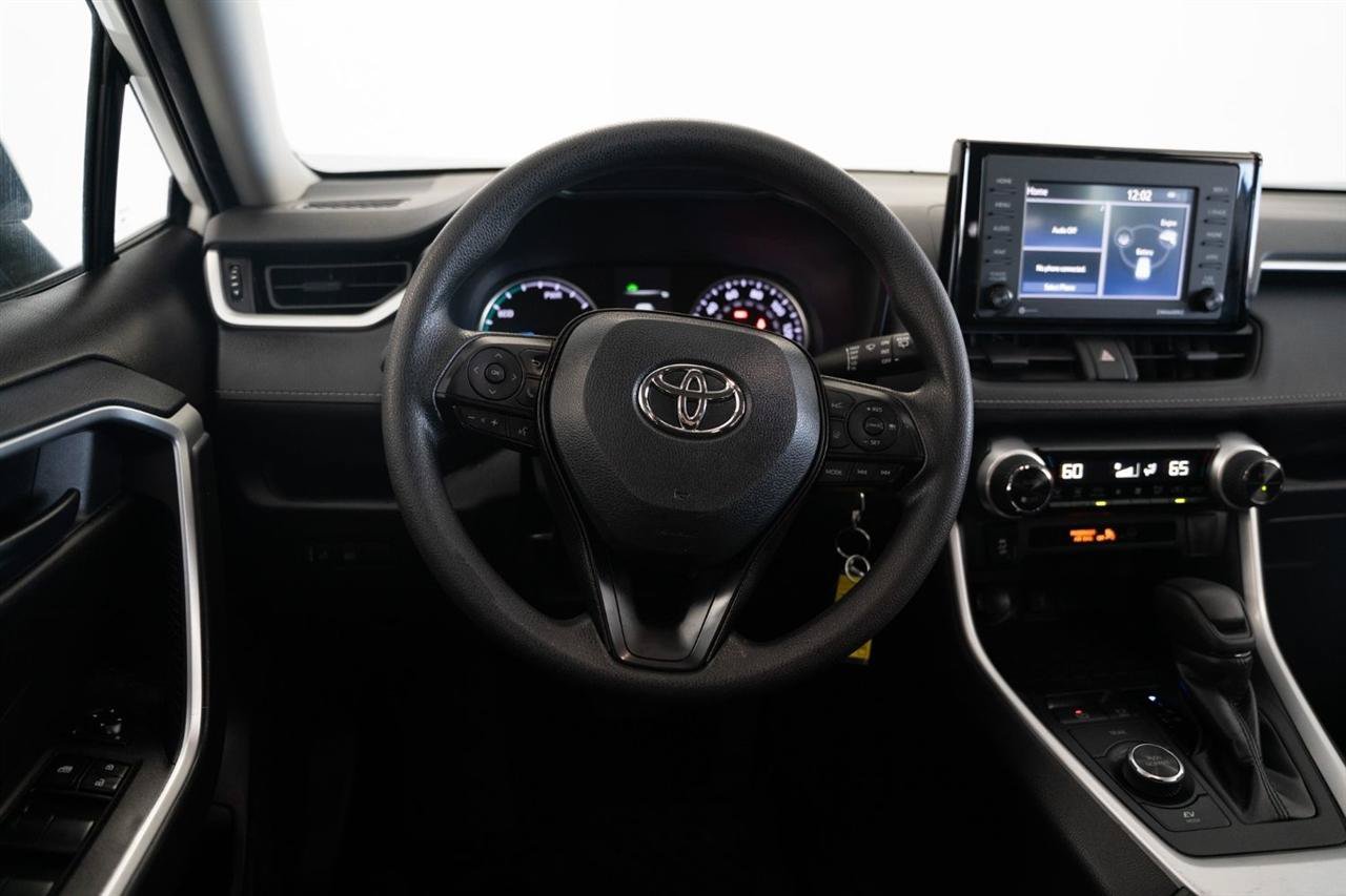 Used 2022 Toyota RAV4 LE AWD/4WD image 13