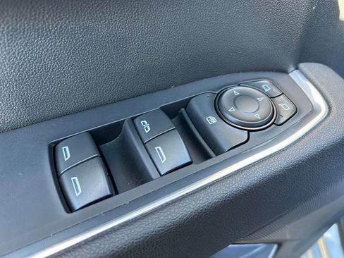 Used 2025 GMC Sierra 1500 Elevation image 11