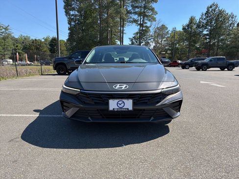 Used 2025 Hyundai Elantra Sport FWD image 3