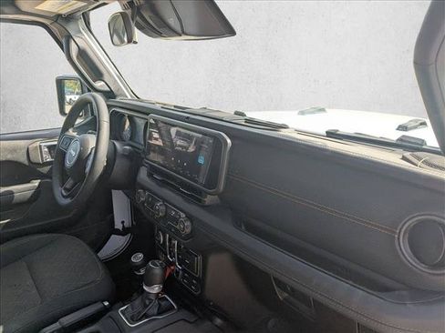 Used 2026 Jeep Gladiator Mojave AWD/4WD image 17