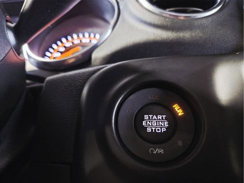 Used 2019 Jeep Wrangler Unlimited Sahara AWD/4WD image 20