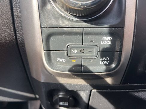 Used 2016 RAM 1500 Classic SLT AWD/4WD image 25