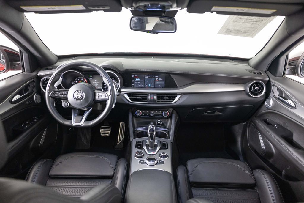 Used 2023 Alfa Romeo Stelvio Veloce AWD/4WD image 23