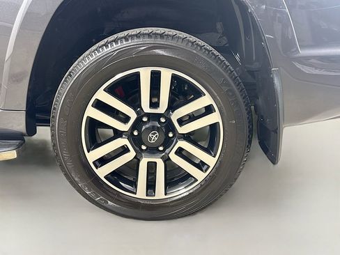 Used 2022 Toyota 4Runner Limited AWD/4WD image 9