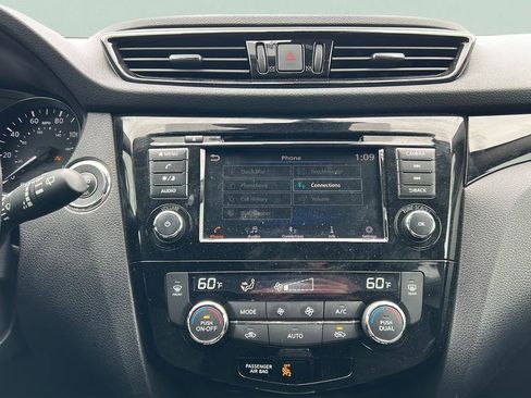 Used 2021 Nissan Rogue Sport SV image 30