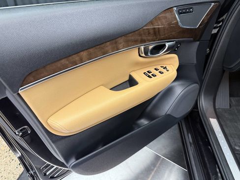 Used 2016 Volvo XC90 T6 Momentum w/ Momentum Plus Package image 28