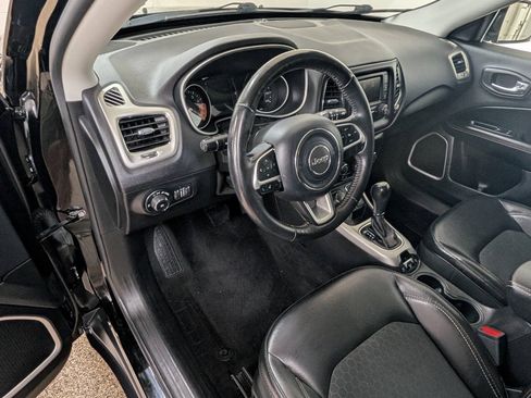 Used 2018 Jeep Compass Latitude w/ Cold Weather Group AWD/4WD image 8