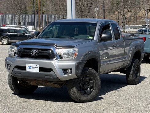 Used 2015 Toyota Tacoma 4x4 Access Cab V6 w/ SR5 Package image 1