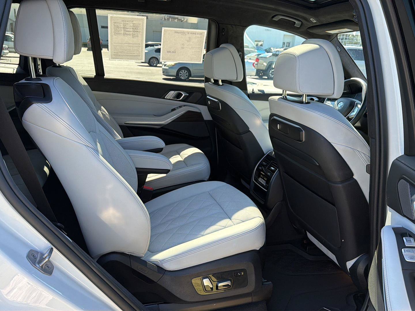 Used 2024 BMW X7 xDrive40i w/ Premium Package AWD/4WD image 14