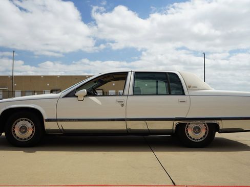 Used 1993 Cadillac Fleetwood Sedan image 6
