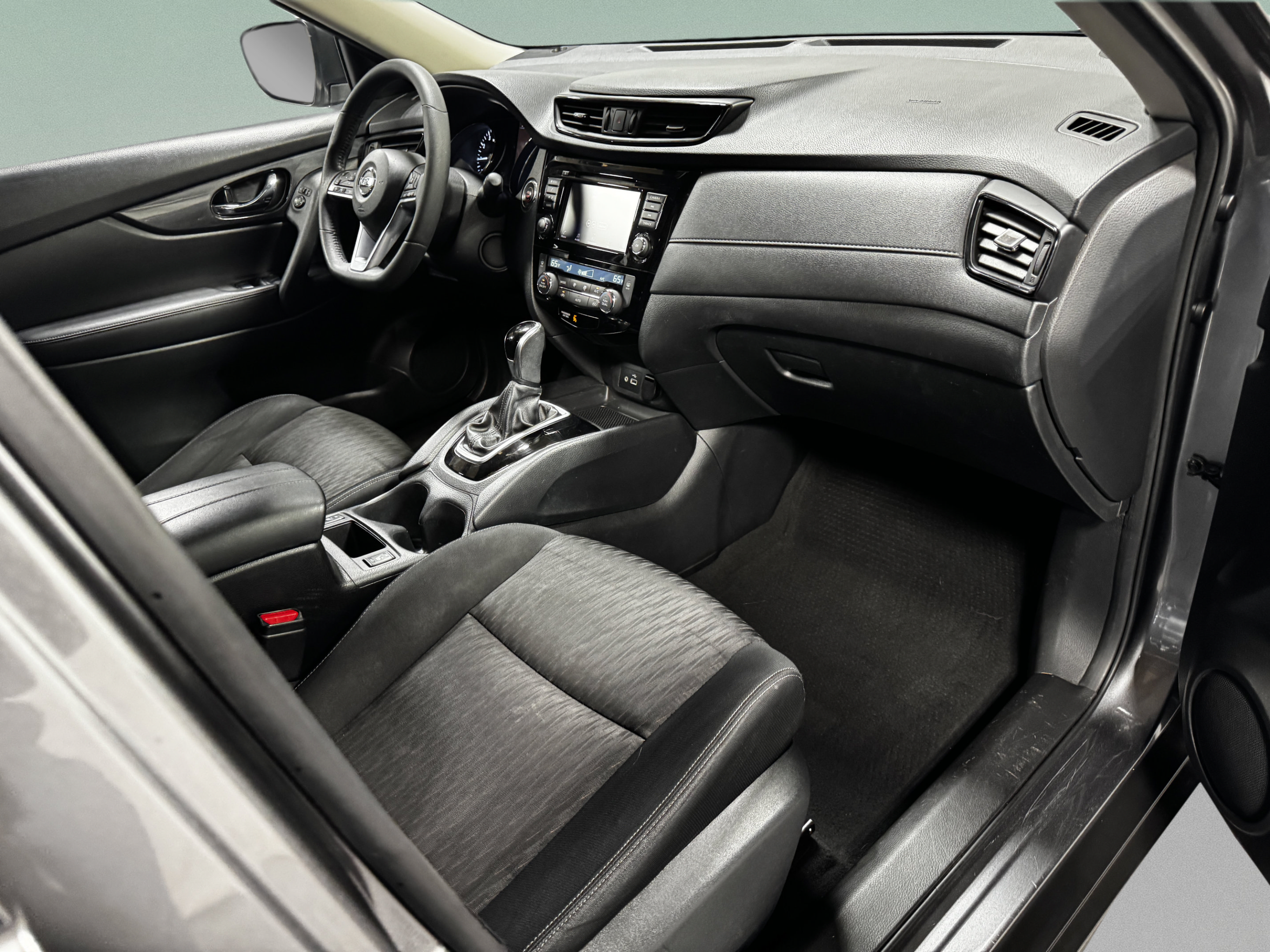 Used 2019 Nissan Rogue SV FWD image 11