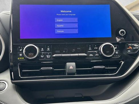 Used 2025 Toyota Highlander Limited image 15