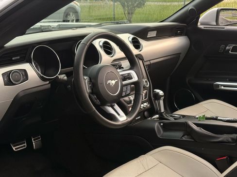 Used 2017 Ford Mustang Premium RWD image 5