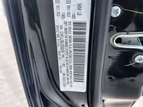 Used 2018 Jeep Cherokee Latitude FWD image 22