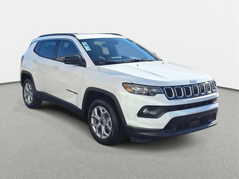 New 2026 Jeep Compass Latitude image 3