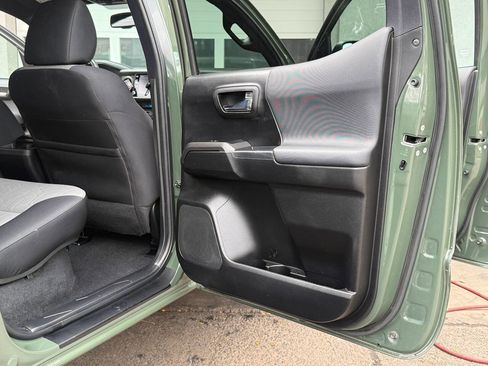 Used 2022 Toyota Tacoma TRD Off-Road image 56