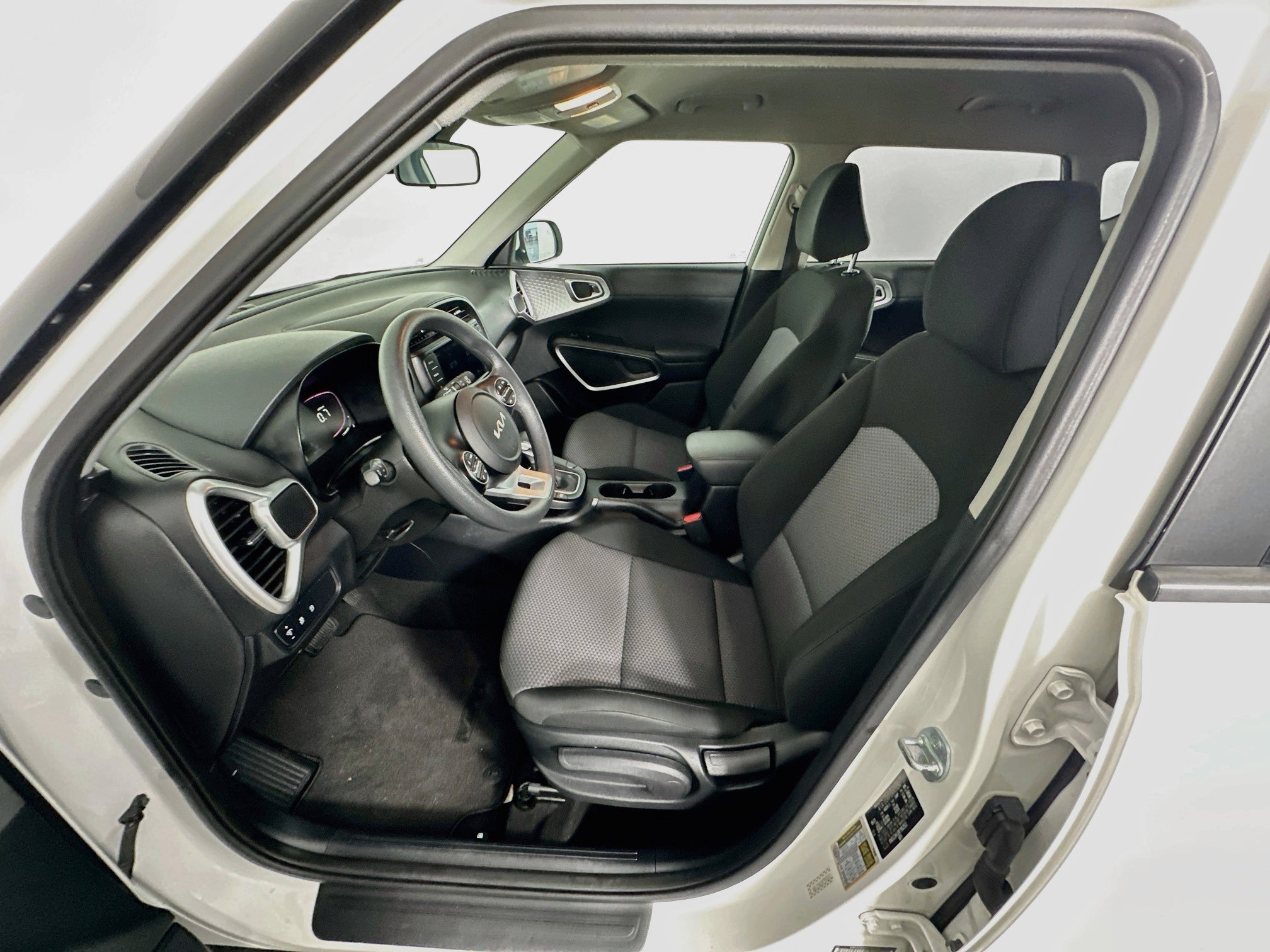 Used 2024 Kia Soul LX w/ Option Group 015 FWD image 13