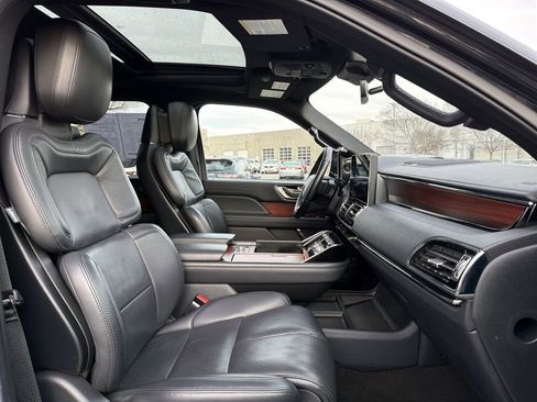 Used 2024 Lincoln Navigator Reserve image 22