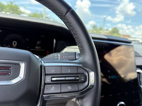 Used 2025 GMC Acadia Elevation AWD/4WD image 17