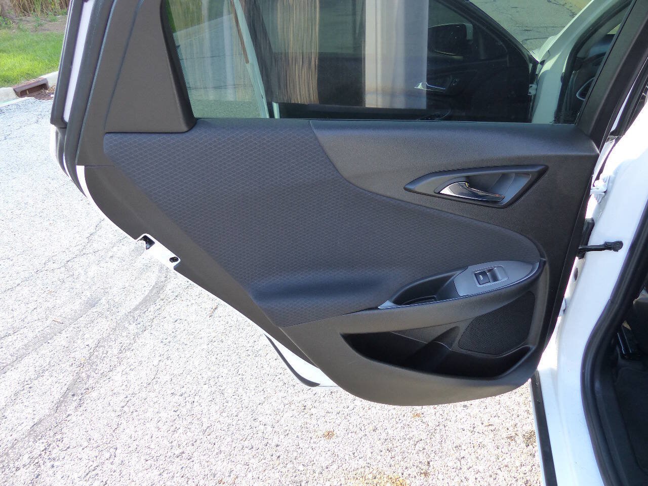 Used 2024 Chevrolet Malibu LS w/ Driver Confidence Package FWD image 32