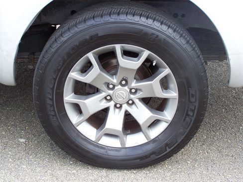 Used 2019 Nissan Frontier SL image 24