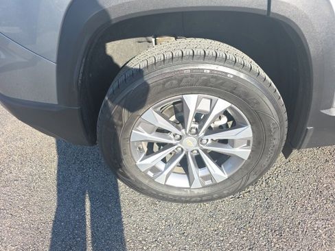 Used 2025 Chevrolet Equinox LT w/ Convenience Package II image 8