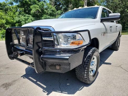 Used 2011 RAM 2500 SLT w/ Luxury Group AWD/4WD image 4