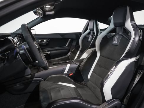Used 2020 Ford Mustang Shelby GT500 w/ Carbon Fiber Track Pack RWD image 28