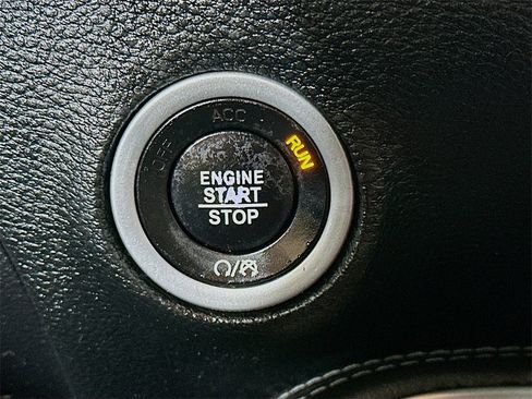 Used 2019 Dodge Challenger SXT image 27