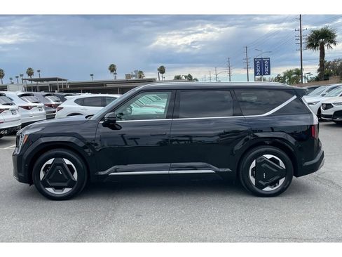 Used 2026 Kia EV9 Land AWD/4WD image 2