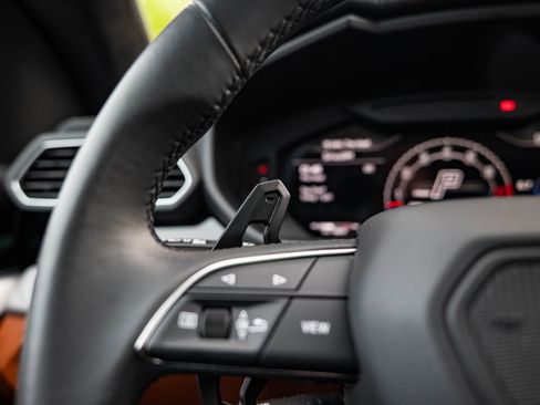 Used 2024 Lamborghini Urus S image 11