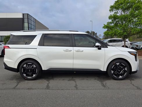 New 2026 Kia Carnival EX image 8