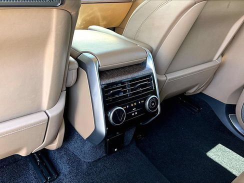 Certified 2024 Land Rover Range Rover Long Wheelbase Autobiography AWD/4WD image 34
