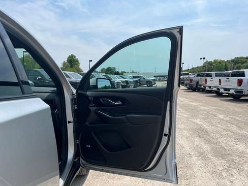 Used 2022 Chevrolet Traverse RS w/ LPO, Floor Liner Package AWD/4WD image 35