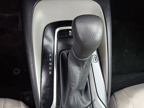 Used 2022 Toyota Corolla LE image 16